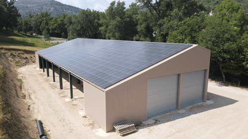 Hangar photovoltaïque installé par Sebalyo Solar en PACA